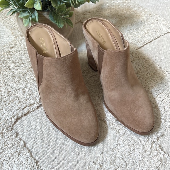 🍁NWOT Michael Kors Braden Cashew Suede Mule Sz 10 - Picture 5 of 9